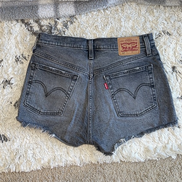 Levi’s 501 Shorts - Picture 2 of 3